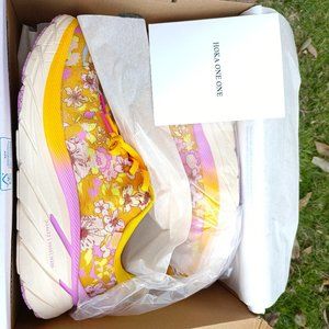 HOKA Free People Hoka One Clifton 8